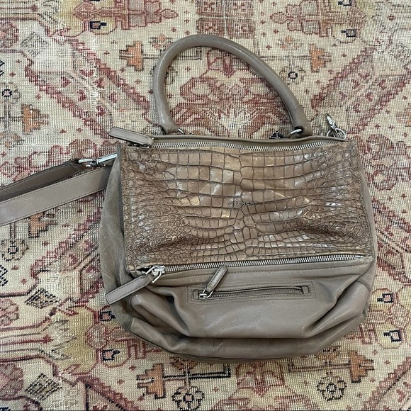 100% Authentic Givenchy Calfskin Crocodile Embossed Medium Pandora Taupe - Picture 2 of 8